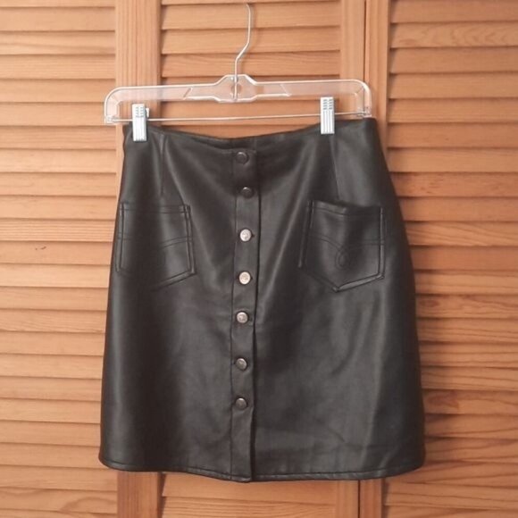 Gaby Faux Leather  Button Up Mini Skirt Size 11/12 - Picture 1 of 8